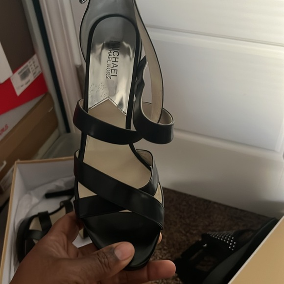 Michael Kors Evie Platform size 10 - Picture 3 of 3